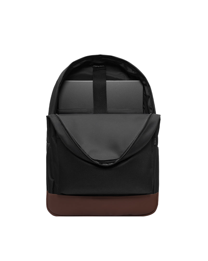 MOCHILA BASSIC BLACK CON CUERINA CAFÉ